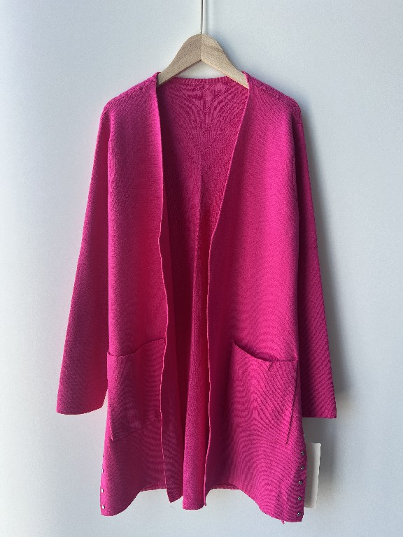Sweater kardigan wanita bersatu merah