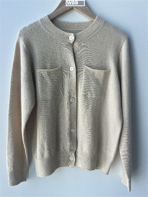 Kardigan sweater butang poket wanita