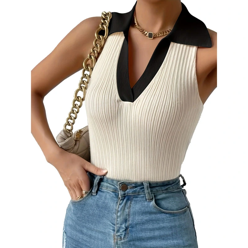 Wanita v leher sweater yang ketat